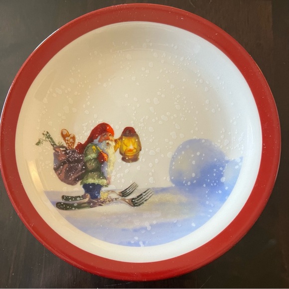 Adorable Brand New Williams Sonoma Gnome Christmas Plates - Picture 3 of 5
